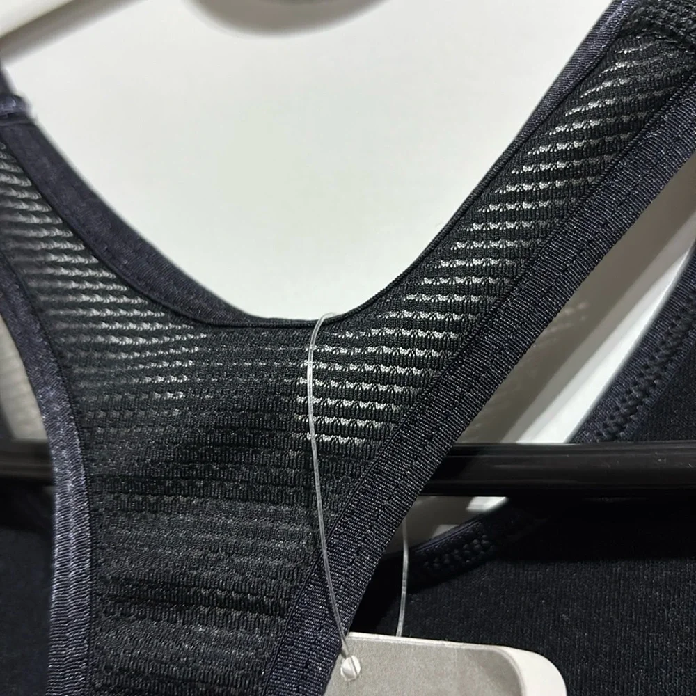 Under Armour Pullover Racerback, mesh detail strap back detail,padless,logo band